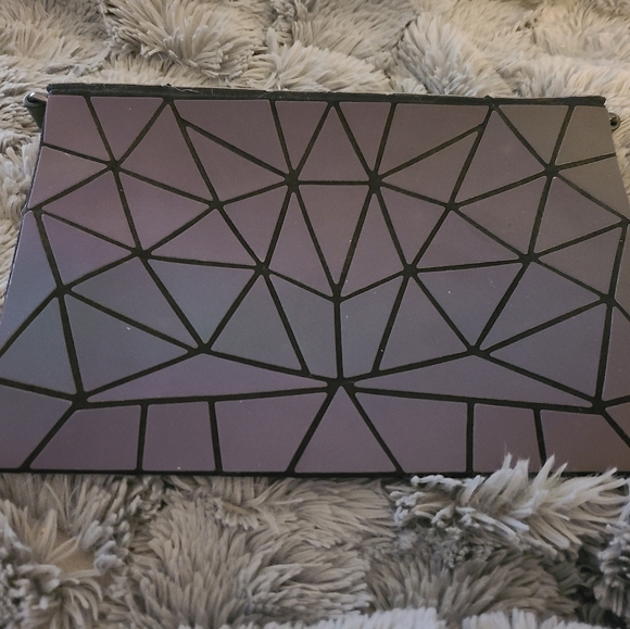Geometric Reflective Clutch - Picture 3 of 7